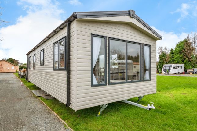 2-bed caravan on Greenacres Caravan Park, Lincoln Road, Newark, £70,000