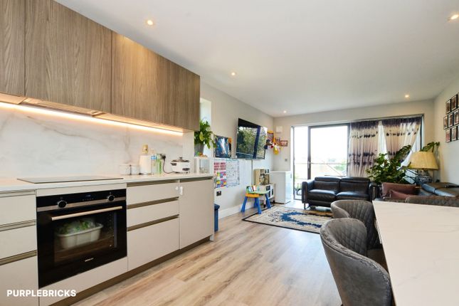 Flat 6/Motac Court, 16 Rayners Close, Wembley photo 2