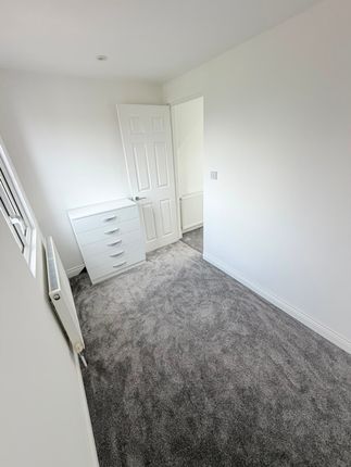 Thorn Close, Northolt photo 5