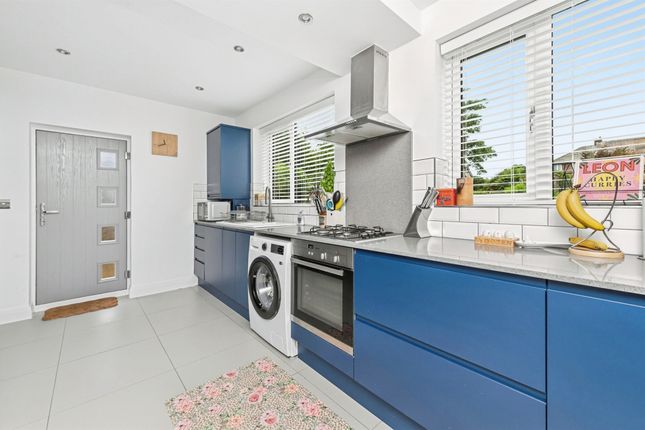 7, Briar Avenue, Holmfirth photo 4