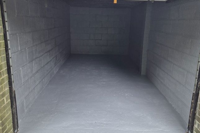 Garage 32,, Westbourne Gardens, Glasgow photo 5