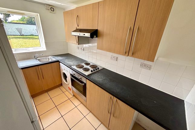 88 Braithwaite Avenue, Romford photo 2
