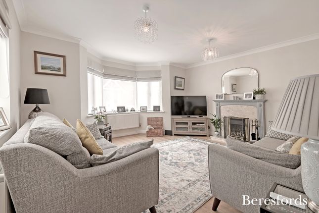 9, Hornbeam Chase, South Ockendon photo 3