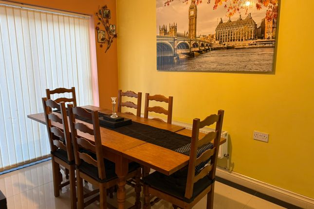 29 Silverlocke Road, Grays photo 5