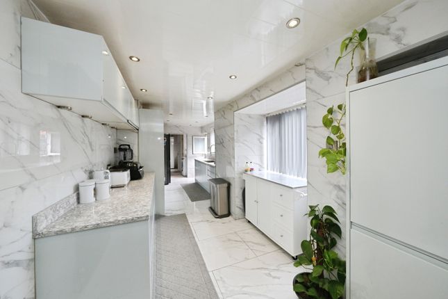 125, Milton Walk, South Yorkshire photo 2