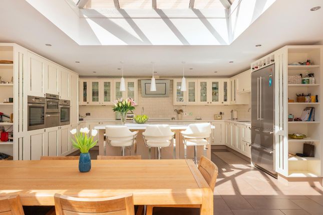 2C1Rcn - Kitchen I.Jpg