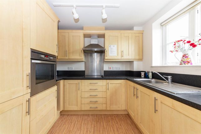 Flat for sale in Henleaze Road, Henleaze, Bristol