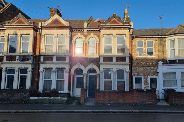 Thumbnail Terraced house to rent in Grove Green Road, London