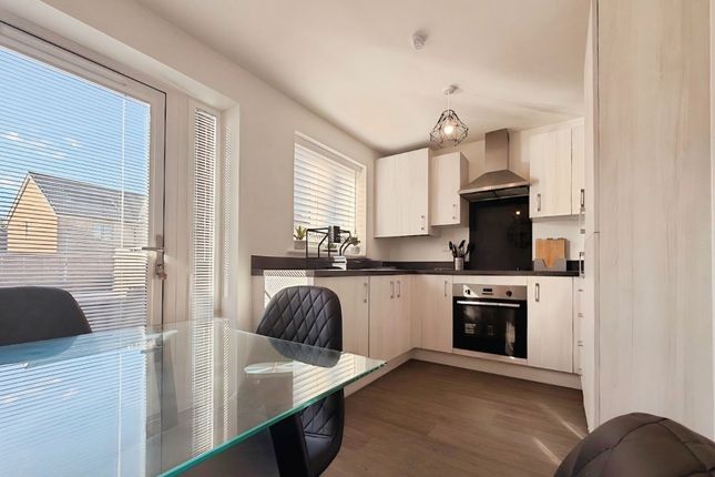 31 Grayling Avenue, Swindon photo 3