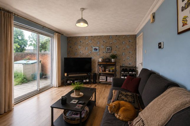 2, Regents Close, Colchester photo 4
