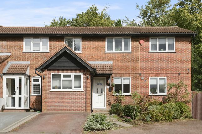 4 Bed Semi-Detached House For Sale Darwin Close, London N11