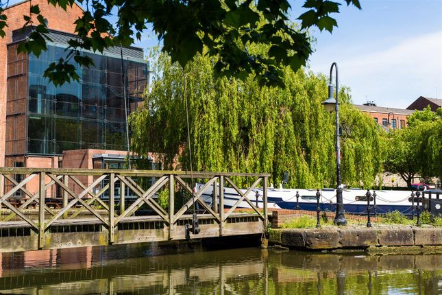 Flat for sale in Slate Wharf, Manchester