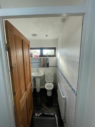 Bathroom 1.Jpeg