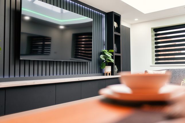 6, Flora Street, Cardiff photo 4