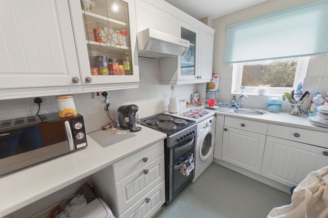 6 Thievesdale Close, Worksop photo 4