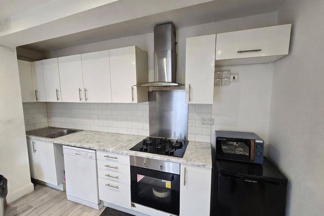 28, Oakdene Road, Greater London photo 4