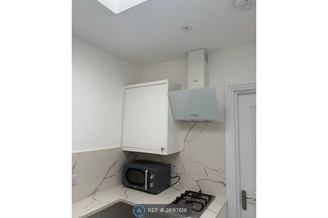 Ashurst Drive, Ilford photo 4