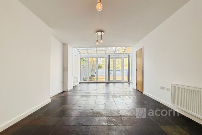 10, Waterstone Way, Greenhithe photo 2