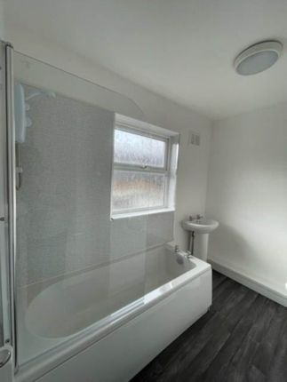 Flat to rent in Ermington Crescent, Hodge Hill