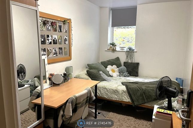 Flat, Fieldings Lodge Sparkford Close, Winchester photo 2