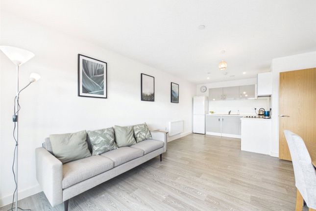 Flat 2, 3, Burrows Close, Gloucestershire photo 3