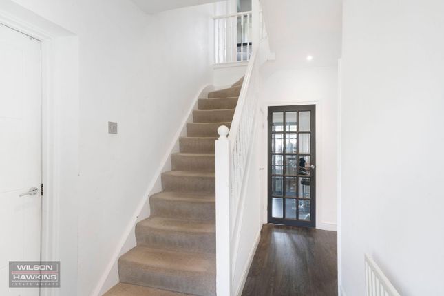 24, Northwood Gardens, Greenford photo 3