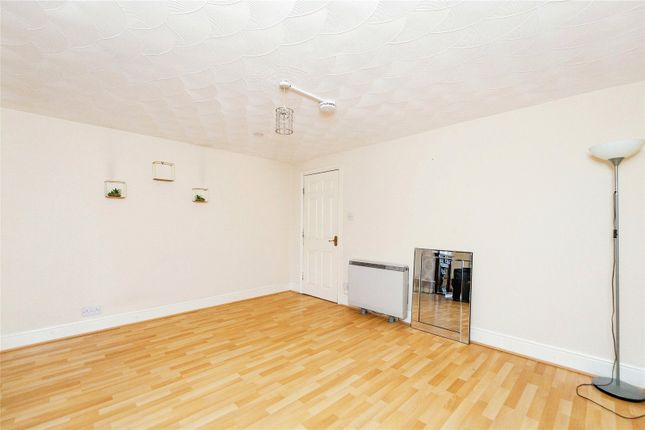 4, Roselands Court, Lavister photo 4