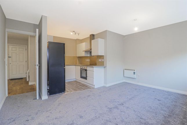 54 Waterfall Close, Hertford Road, Hoddesdon photo 4