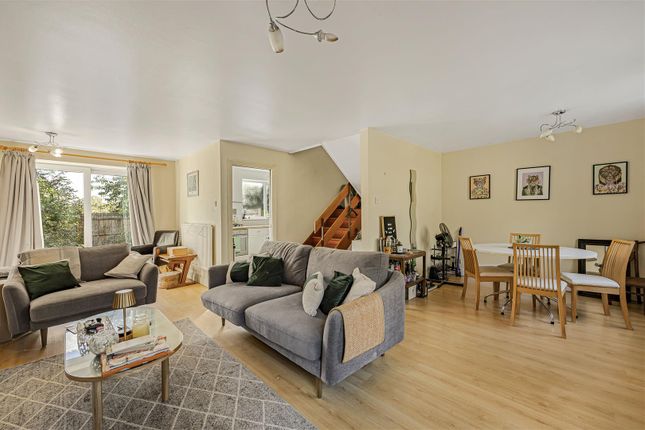 10, Abingdon Drive, Reading photo 2