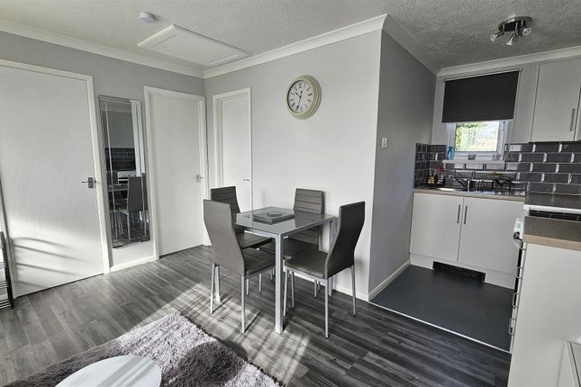 31 Waveney Valley, Kingfisher Park Homes, Burgh Castle photo 4