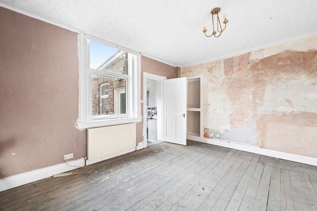 64 Midhope Place, Broxburn photo 2