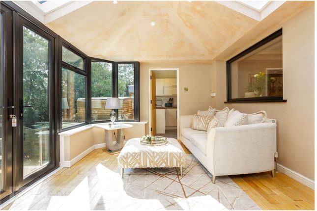 19, Crossbridge Road, Greater Manchester photo 4