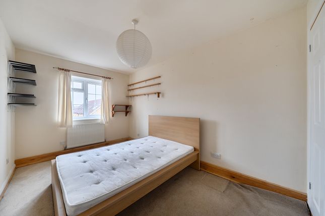 Wilkins Close, Mitcham photo 4