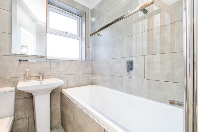 31, Clacton Road, London photo 4