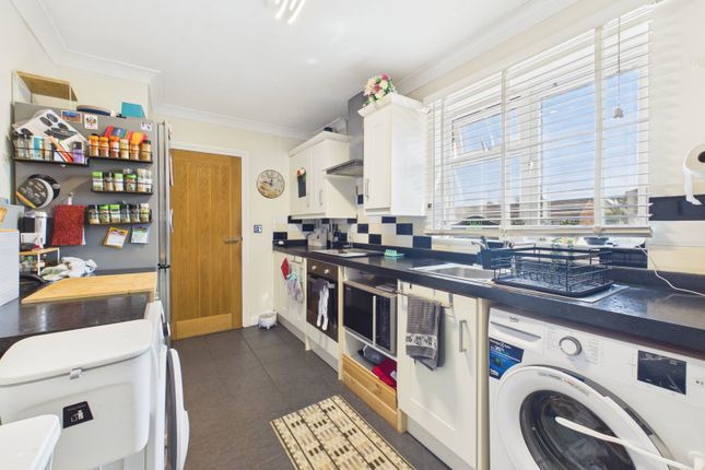 30, Oak Way, Cinderford photo 4