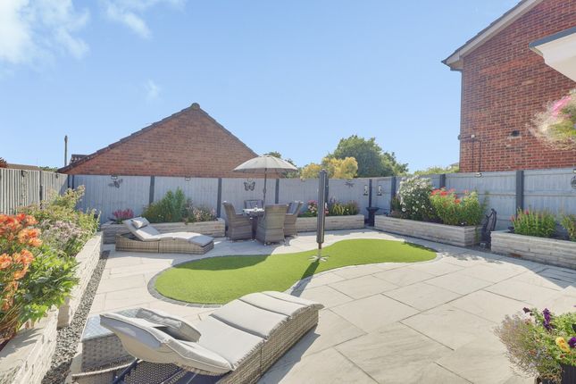 176, Cumberland Avenue, Benfleet photo 4