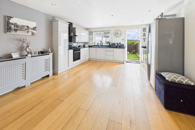 9, Albion Road, Buckinghamshire photo 3