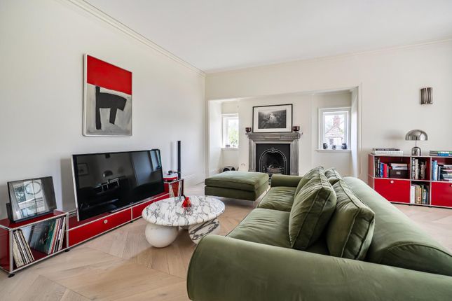 4, Sutherland Grange, Windsor photo 2