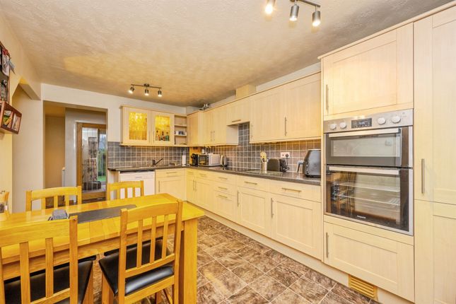 23, Manor Court Drive, RUGELEY photo 2
