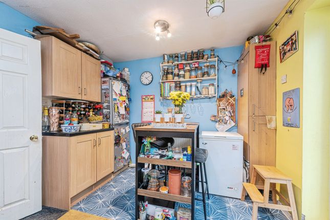 29, Heath Road, Dewsbury photo 3