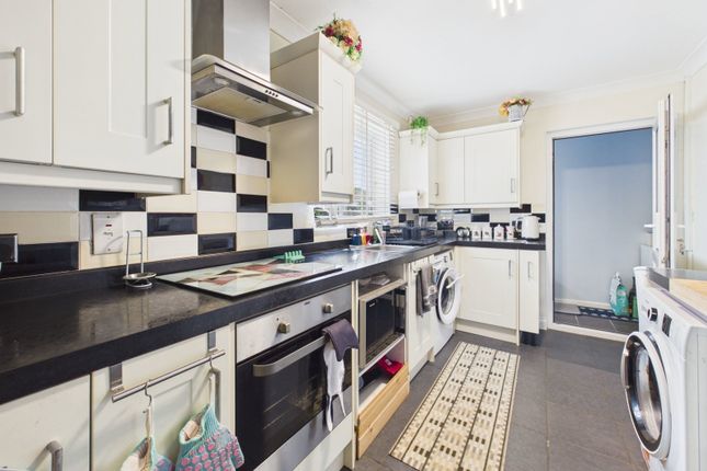 30, Oak Way, Cinderford photo 3