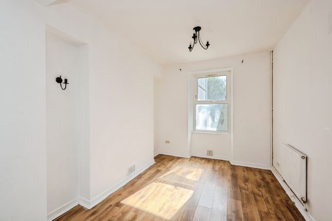 34, Brynallt Terrace, Carmarthenshire photo 4
