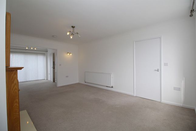 24, Derwent Drive, Loughborough photo 4