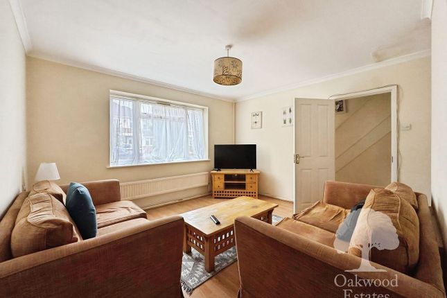 104, Blumfield Crescent, Slough photo 2