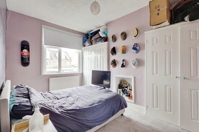 Flat for sale in Lord Roberts Avenue, Leigh-On-Sea