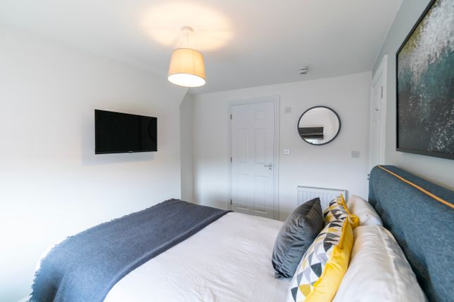 Room 5, 76, Watlington Street, Reading photo 4