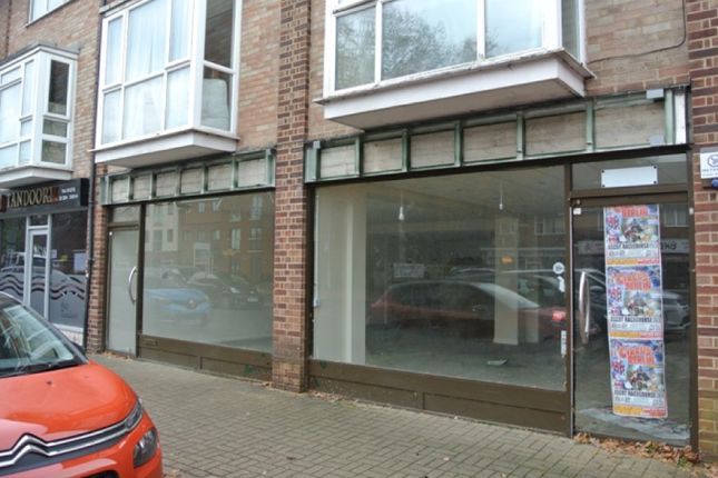 Retail premises to let in Yorktown Road, Sandhurst