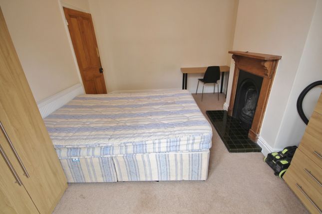 Terraced house to rent in Barclay Street, West End, Leicester