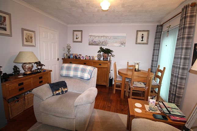 16, Heol-Y-Groes, Litchard photo 4