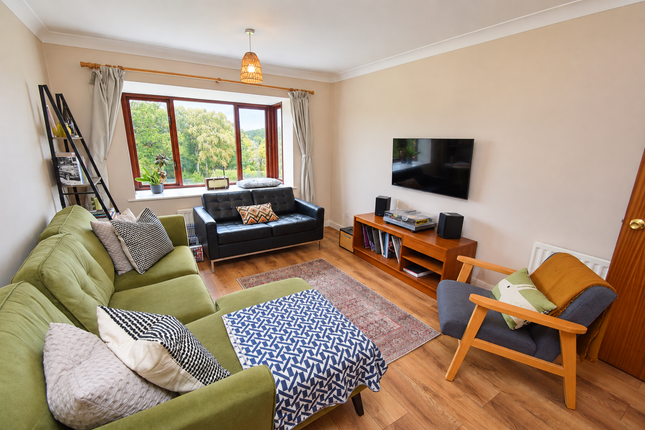 128, Nab Wood Drive, Bradford photo 2